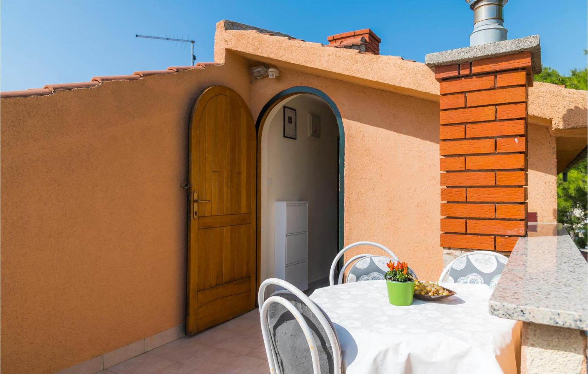 Awesome Apartment In Jadrija With Wifi エクステリア 写真