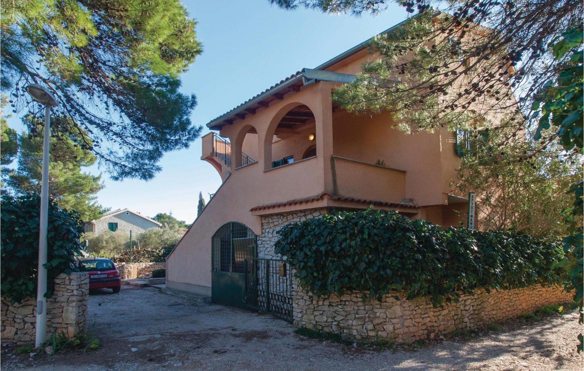 Awesome Apartment In Jadrija With Wifi エクステリア 写真