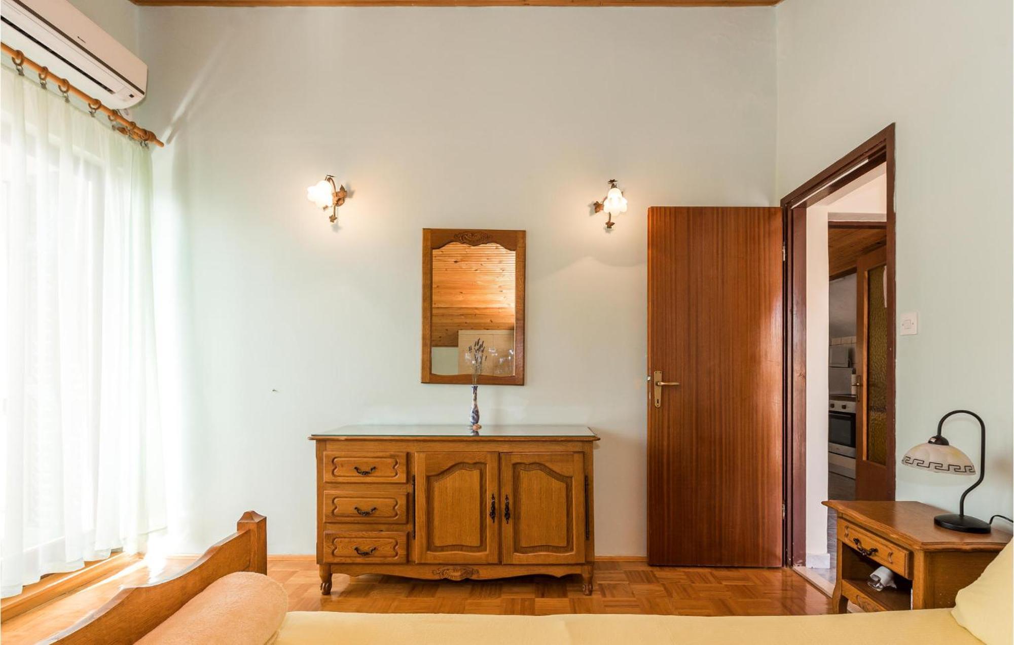 Awesome Apartment In Jadrija With Wifi エクステリア 写真